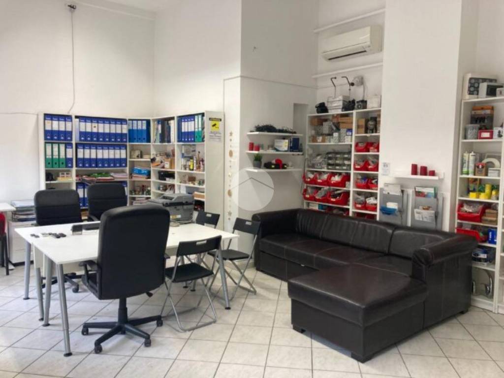 negozio in vendita a Torino in zona Cit Turin