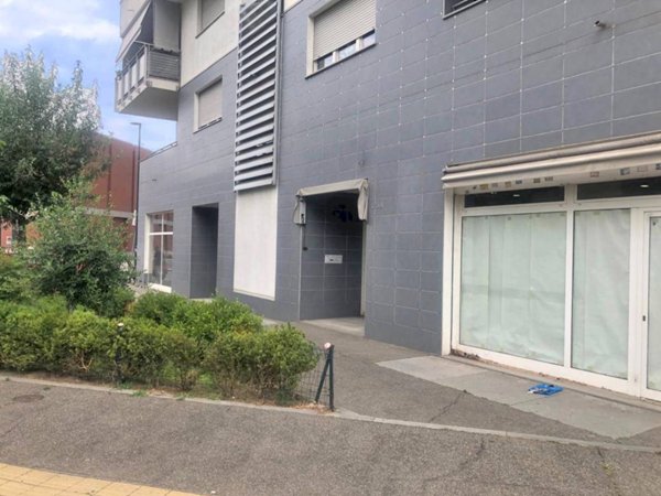 negozio in vendita a Torino in zona Lingotto