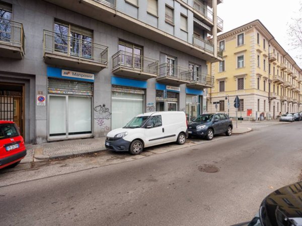 locale commerciale in vendita a Torino in zona Crocetta