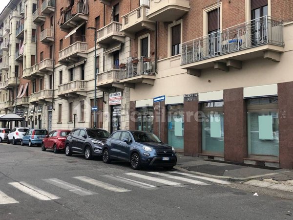 locale commerciale in vendita a Torino in zona Borgata Vittoria