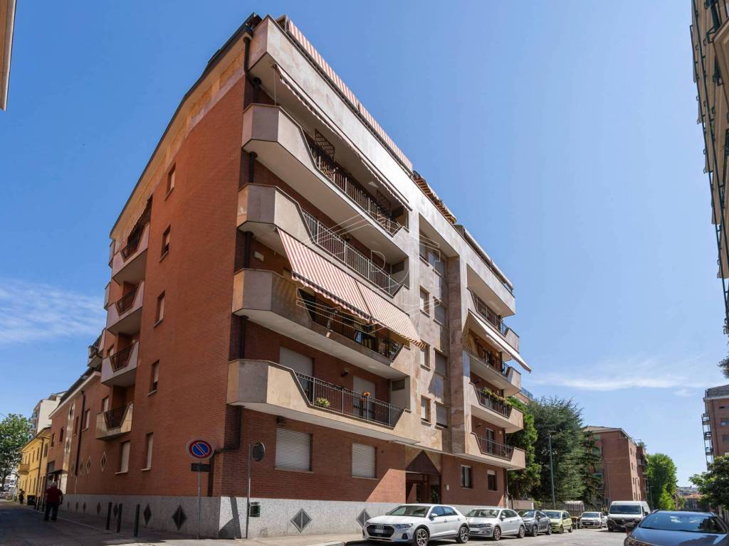 appartamento in vendita a Torino in zona Cit Turin