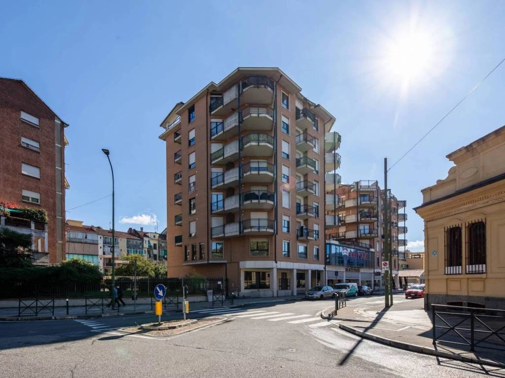 negozio in vendita a Torino in zona Cenisia
