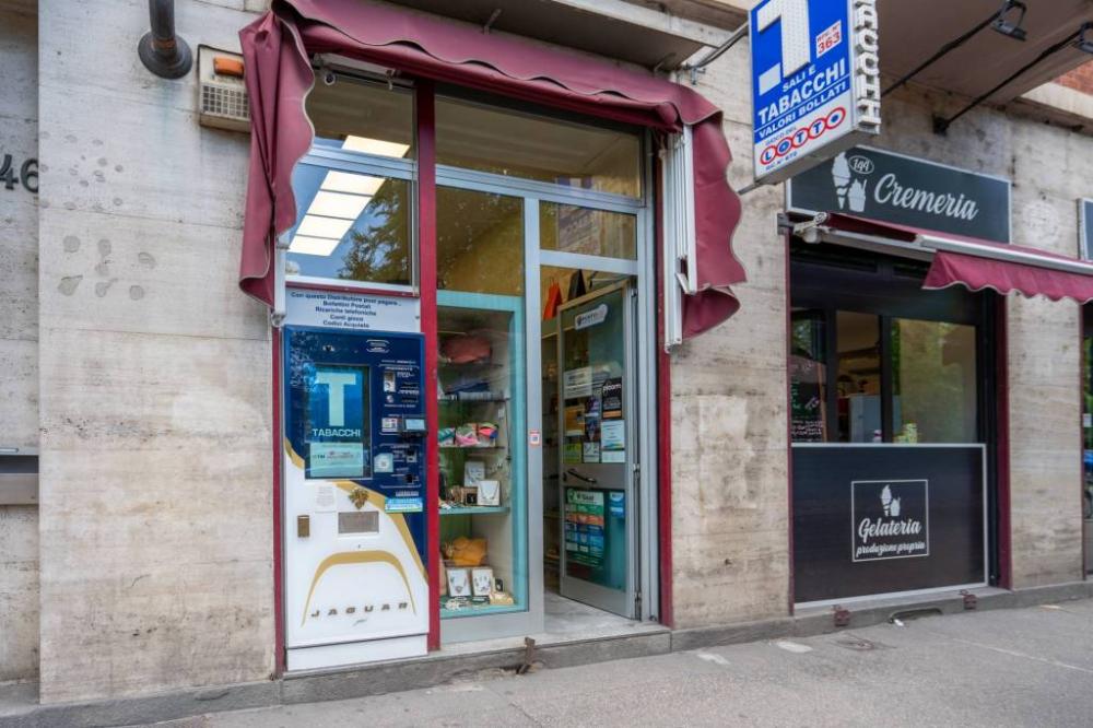 negozio in vendita a Torino in zona Pozzo Strada