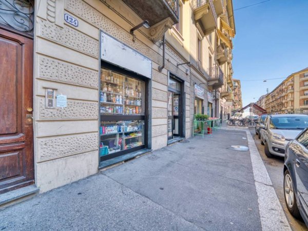 negozio in vendita a Torino in zona Aurora