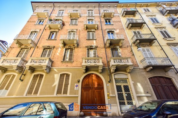 appartamento in vendita a Torino in zona Cenisia