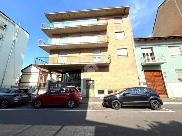 locale commerciale in vendita a Torino in zona Vallette