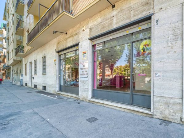 negozio in vendita a Torino in zona Borgata Vittoria