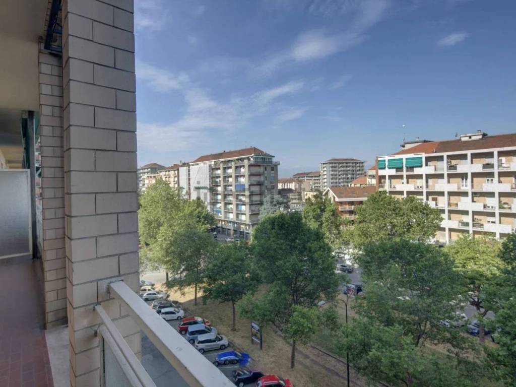 appartamento in vendita a Torino in zona Mirafiori Nord