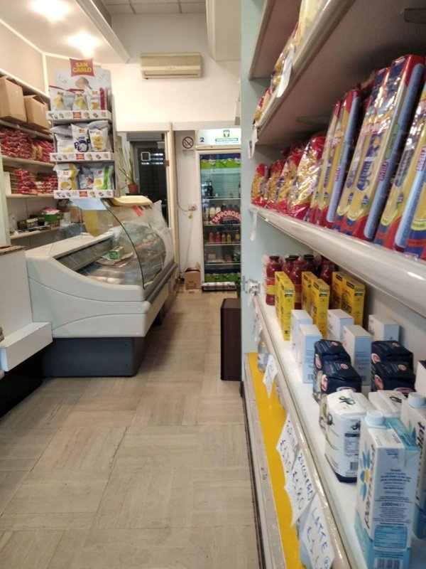 negozio in vendita a Torino in zona Lucento