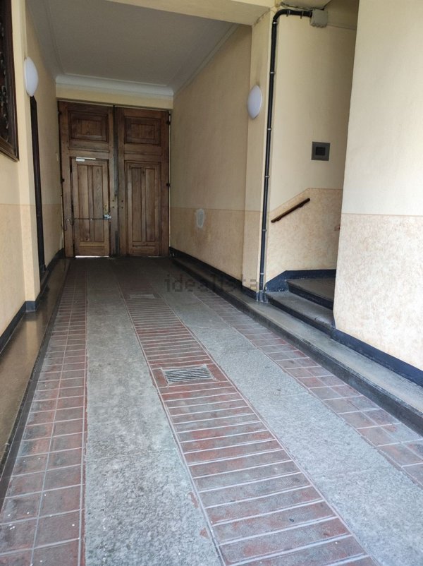locale di sgombero in vendita a Torino in zona Cenisia