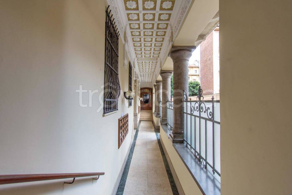 appartamento in vendita a Torino in zona Cit Turin