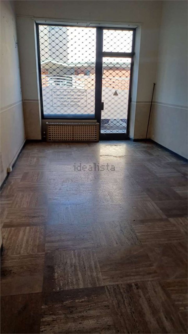 locale commerciale in vendita a Torino in zona Lingotto