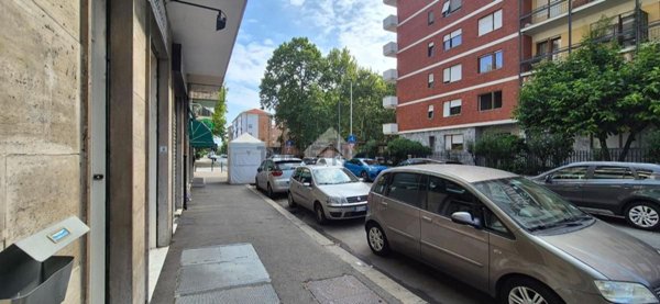 locale di sgombero in vendita a Torino in zona Regio Parco