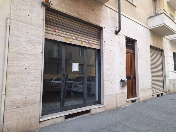 negozio in vendita a Torino in zona Borgata Vittoria