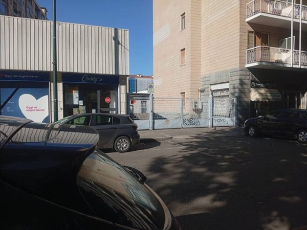 locale di sgombero in vendita a Torino in zona Mirafiori Sud