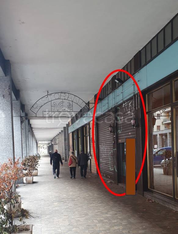 negozio in vendita a Torino in zona Mirafiori Sud