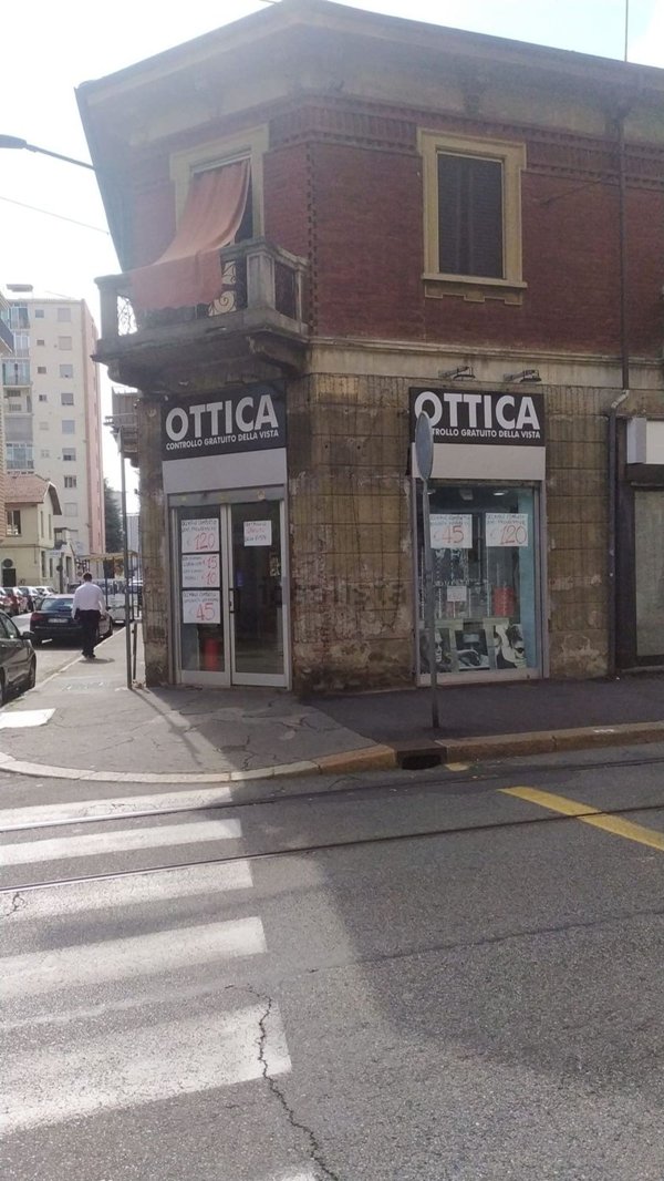 negozio in vendita a Torino in zona Borgata Vittoria