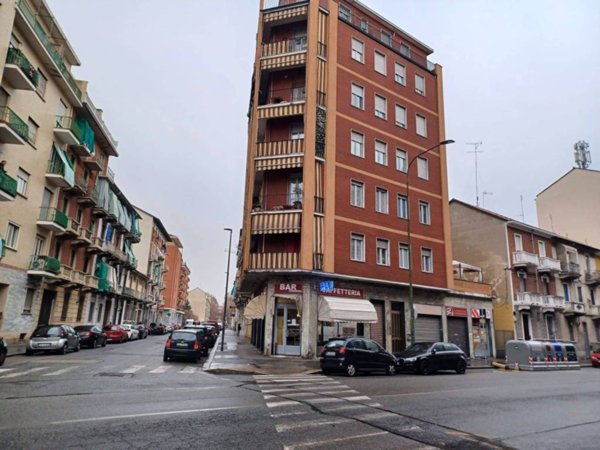 negozio in vendita a Torino in zona Aurora