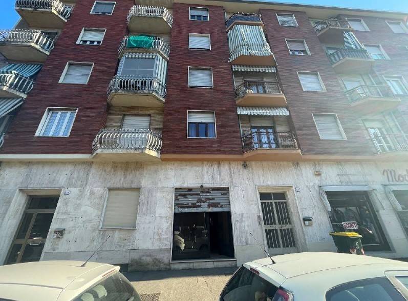 negozio in vendita a Torino in zona Madonna di Campagna
