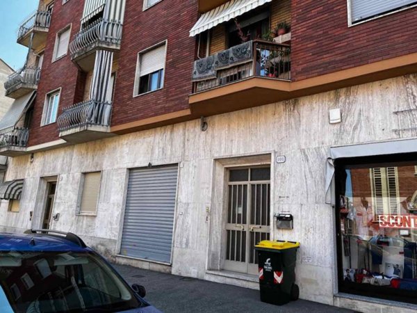 negozio in vendita a Torino in zona Madonna di Campagna