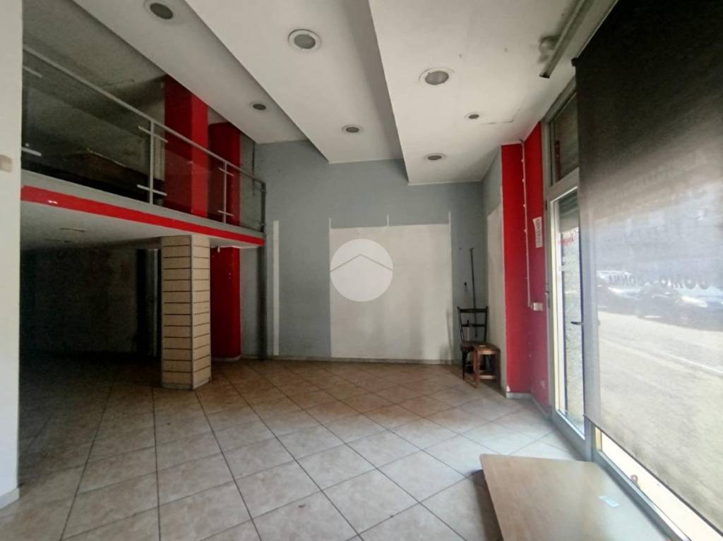 negozio in vendita a Torino in zona Parella