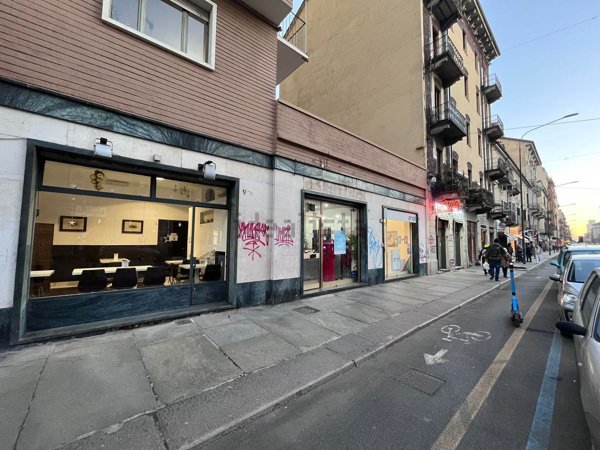 locale commerciale in vendita a Torino in zona Centro Storico