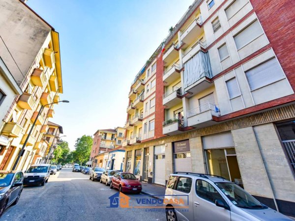 negozio in vendita a Torino in zona Lingotto