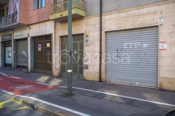 negozio in vendita a Torino in zona Lingotto