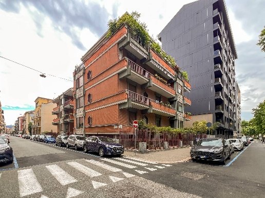 appartamento in vendita a Torino in zona Cit Turin