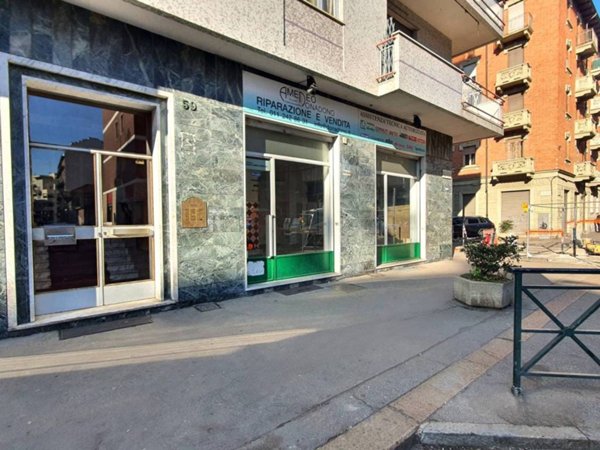 negozio in vendita a Torino in zona Rebaudengo