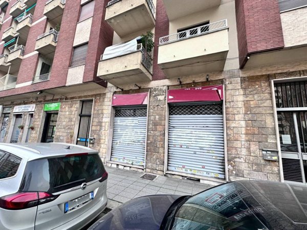 negozio in vendita a Torino in zona Mirafiori Nord