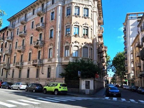 appartamento in vendita a Torino in zona Cit Turin