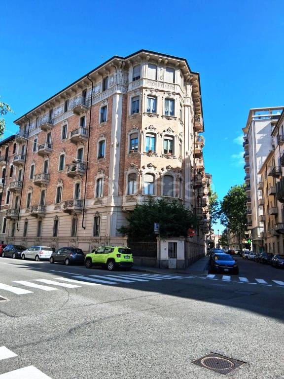 appartamento in vendita a Torino in zona Cit Turin