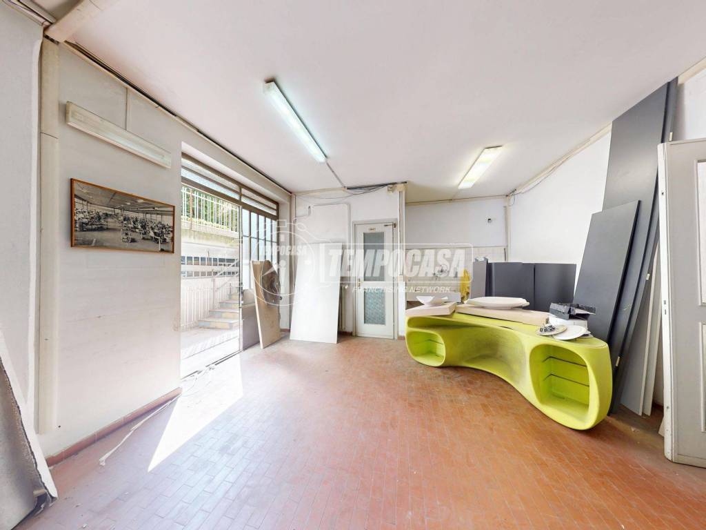 locale commerciale in vendita a Torino in zona Vanchiglia