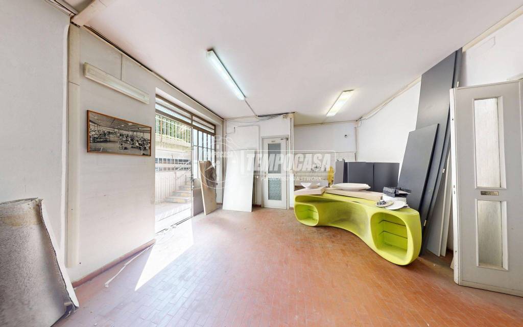 locale commerciale in vendita a Torino in zona Vanchiglia
