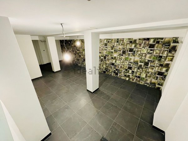 locale commerciale in vendita a Torino in zona San Salvario