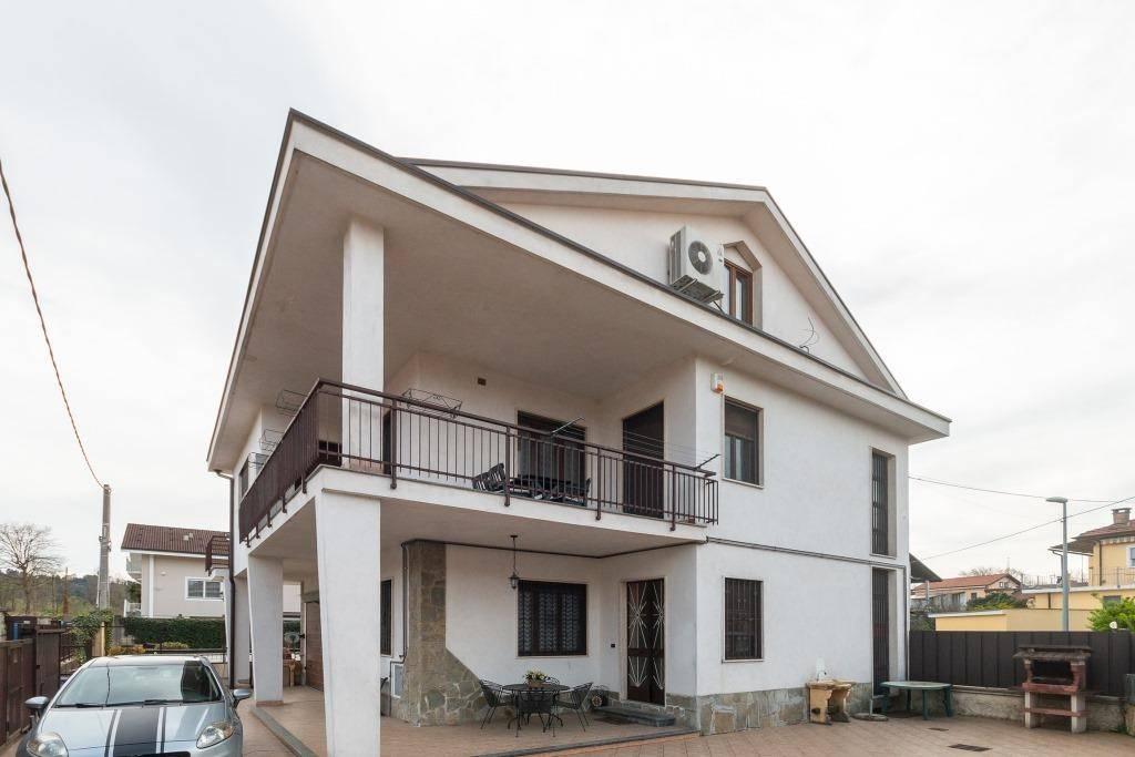 casa indipendente in vendita a Torino in zona Regio Parco