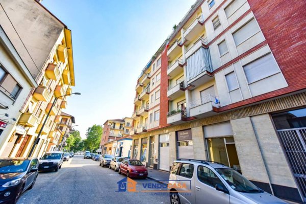 negozio in vendita a Torino in zona Lingotto