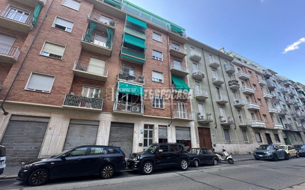 locale commerciale in vendita a Torino in zona Barriera di Milano