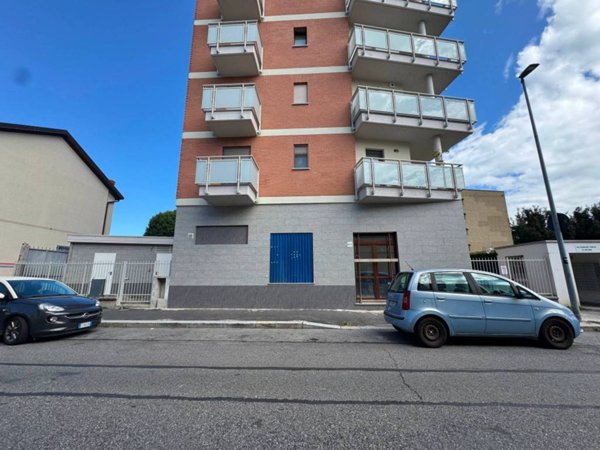 negozio in vendita a Torino in zona Bertolla