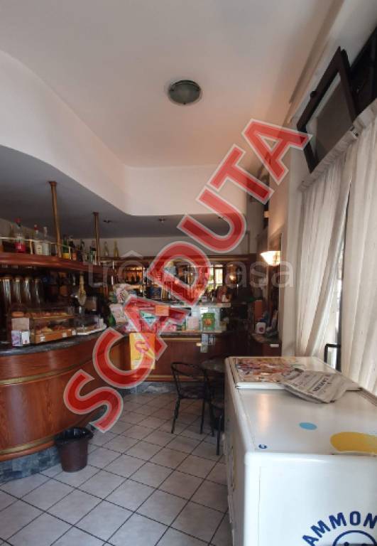 negozio in vendita a Torino in zona Mirafiori Sud