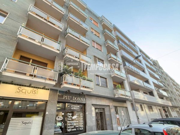 negozio in vendita a Torino in zona Mirafiori Nord