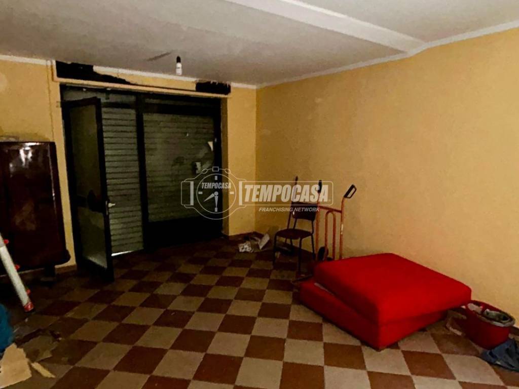 negozio in vendita a Torino in zona Borgata Vittoria