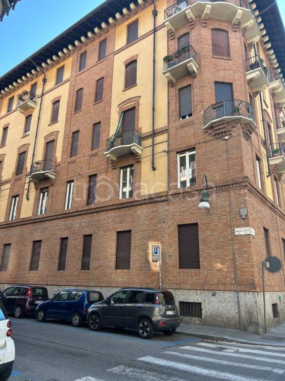 appartamento in vendita a Torino in zona Cit Turin