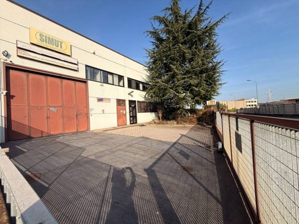 locale commerciale in vendita a Torino in zona Barca