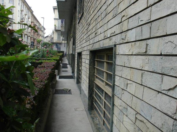 locale commerciale in vendita a Torino in zona San Salvario