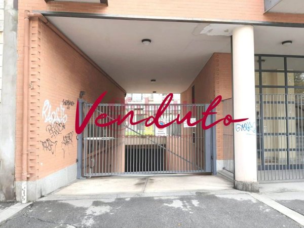 locale commerciale in vendita a Torino in zona Pozzo Strada