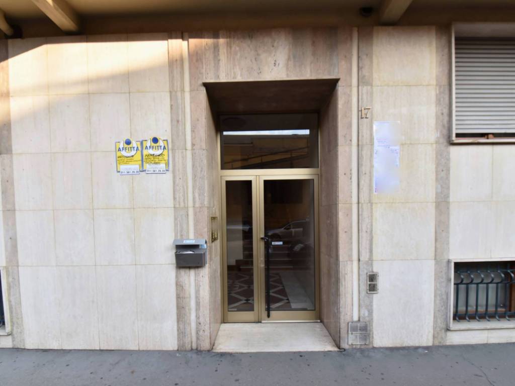 locale commerciale in vendita a Torino in zona Millefonti