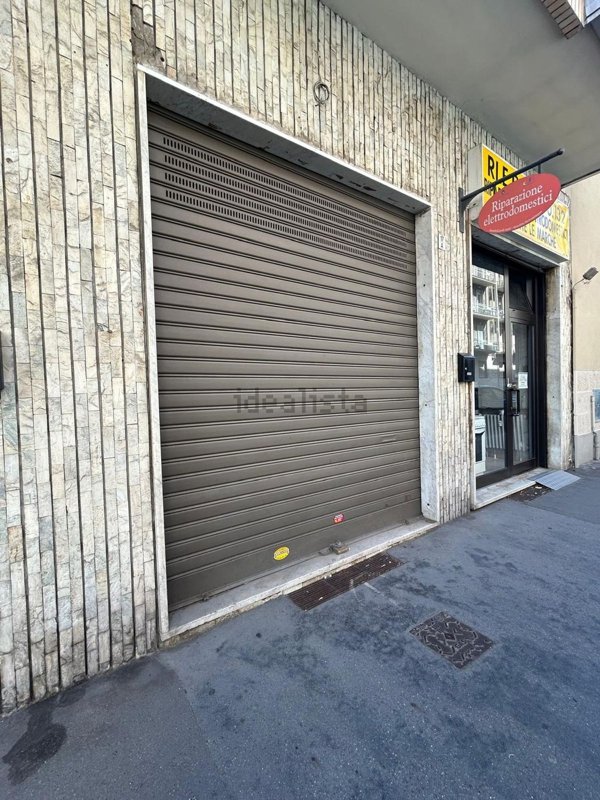 locale commerciale in vendita a Torino in zona Pozzo Strada