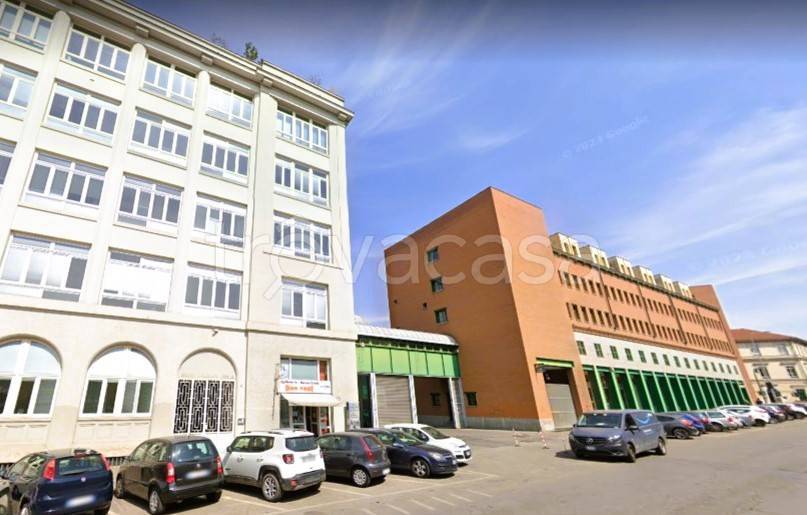 ufficio in vendita a Torino in zona Aurora